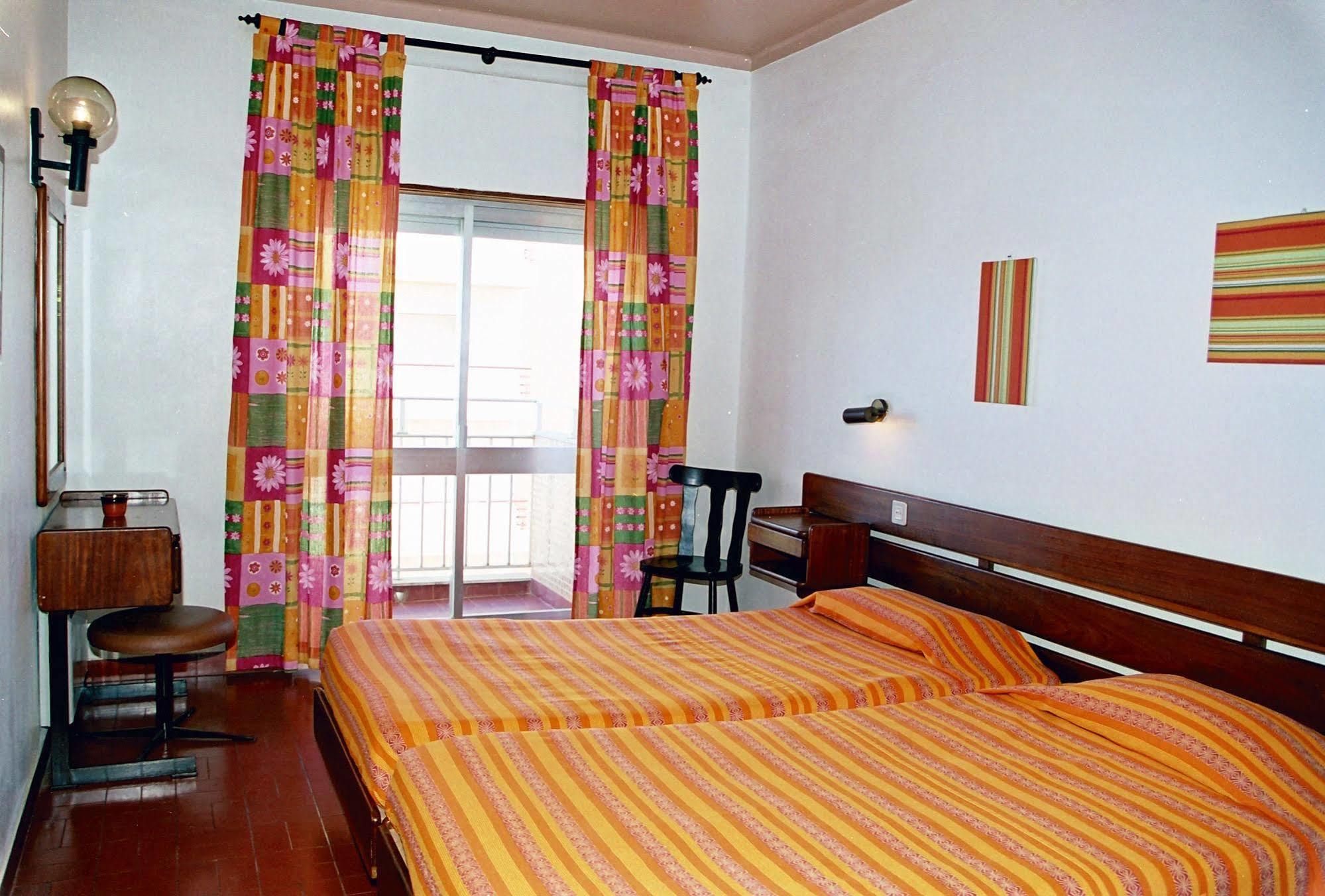 Hotel Apartamento Iate Портиман Екстериор снимка
