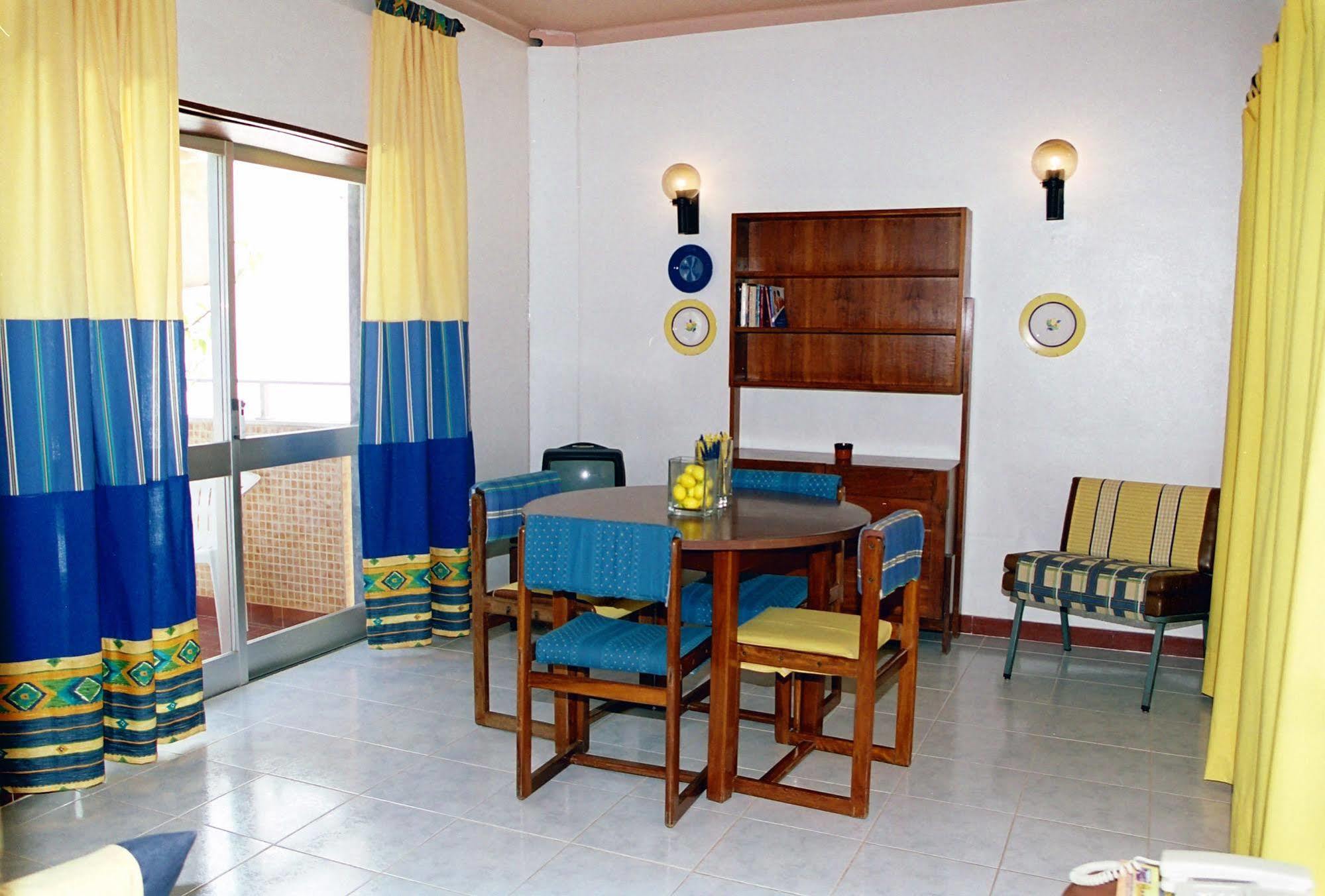 Hotel Apartamento Iate Портиман Екстериор снимка